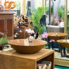 Corteni terasest välikamin koos puiduhoiuga